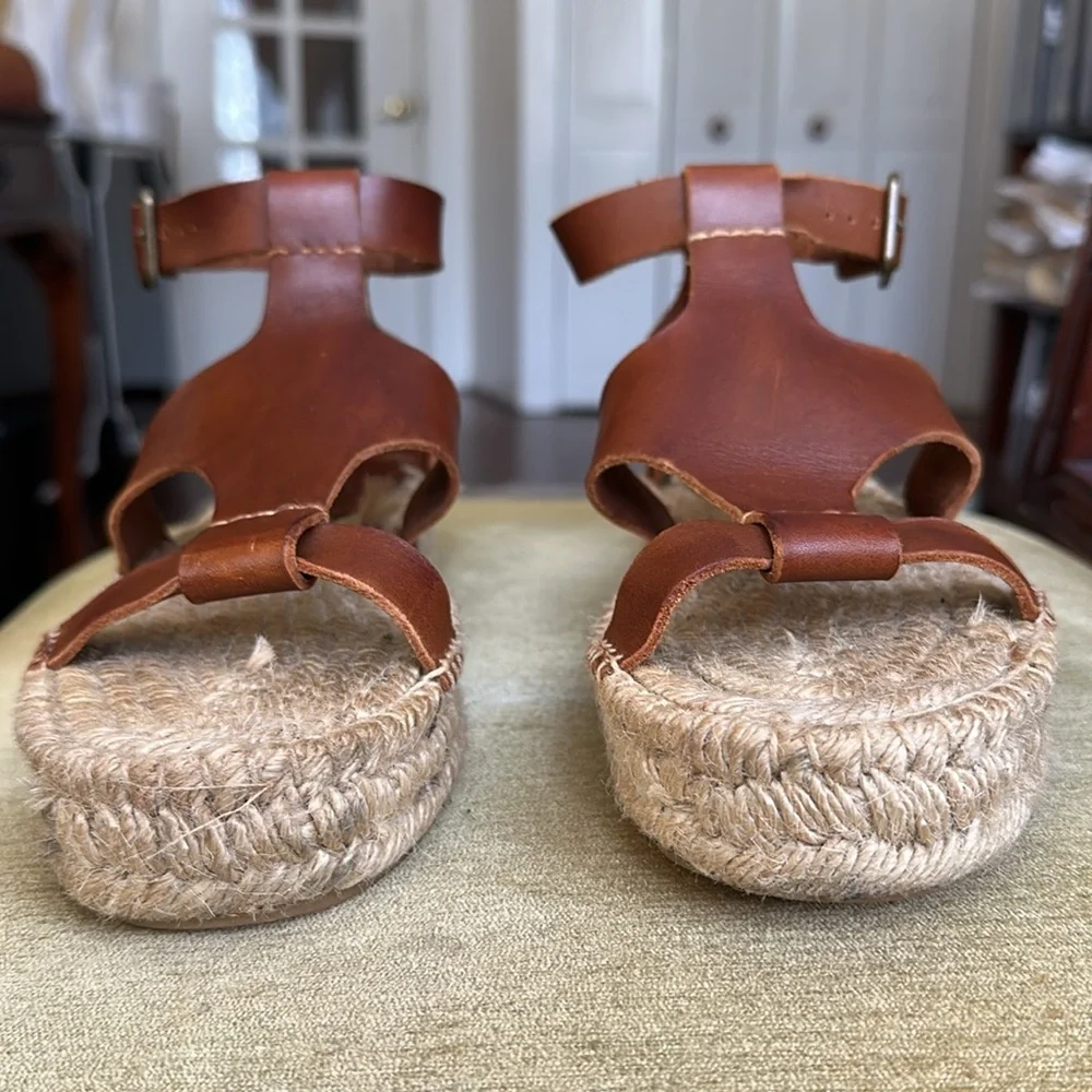 Soludos step out